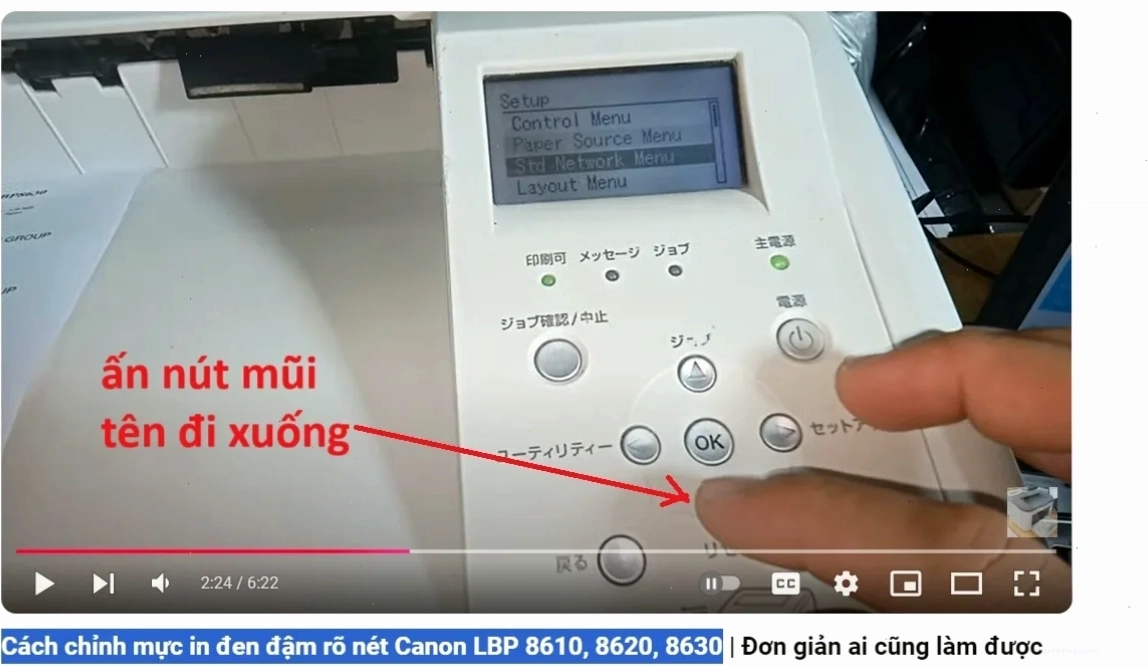 Cận cảnh máy in Canon LBP 8610 với khay giấy và bảng điều khiển