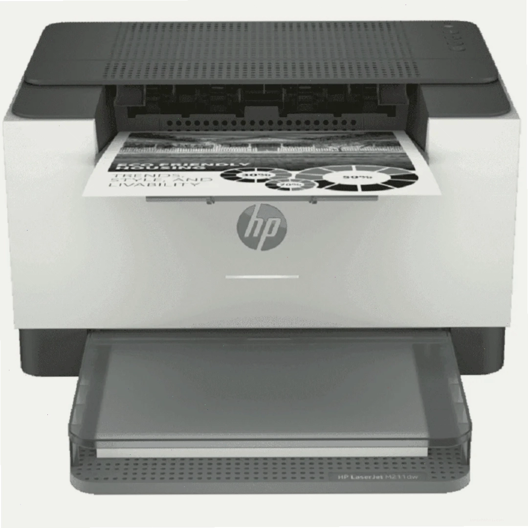 Kỹ thuật viên đang kiểm tra máy in HP 1102