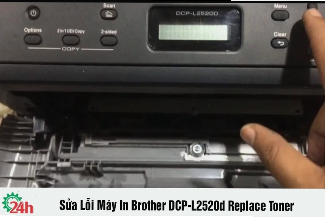 Màn hình máy in Brother DCP-L2520D hiển thị thông báo lỗi Replace Toner Cartridge