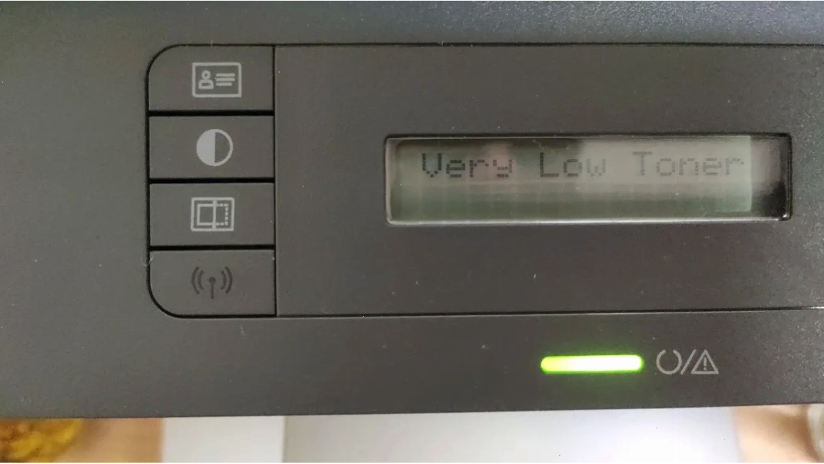 Màn hình máy in HP hiển thị lỗi Toner Low