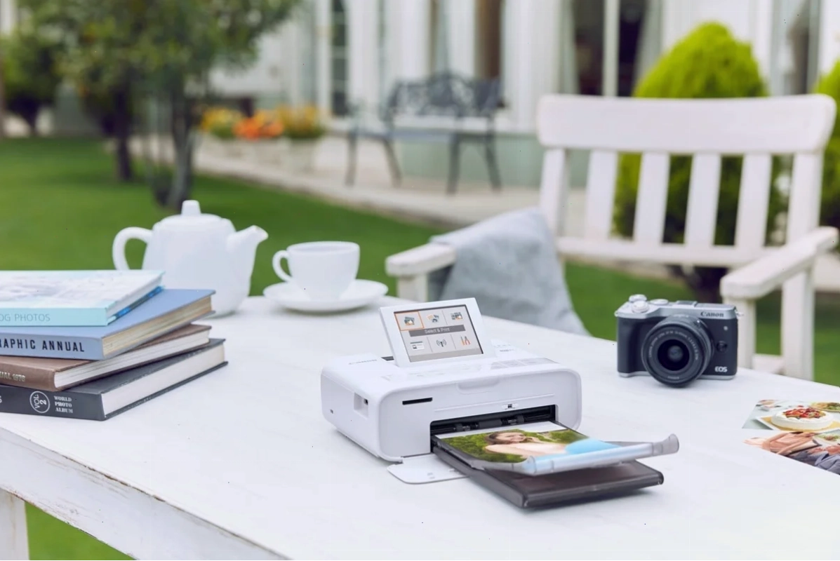 Máy in ảnh Canon Selphy CP1300 với thiết kế nhỏ gọn