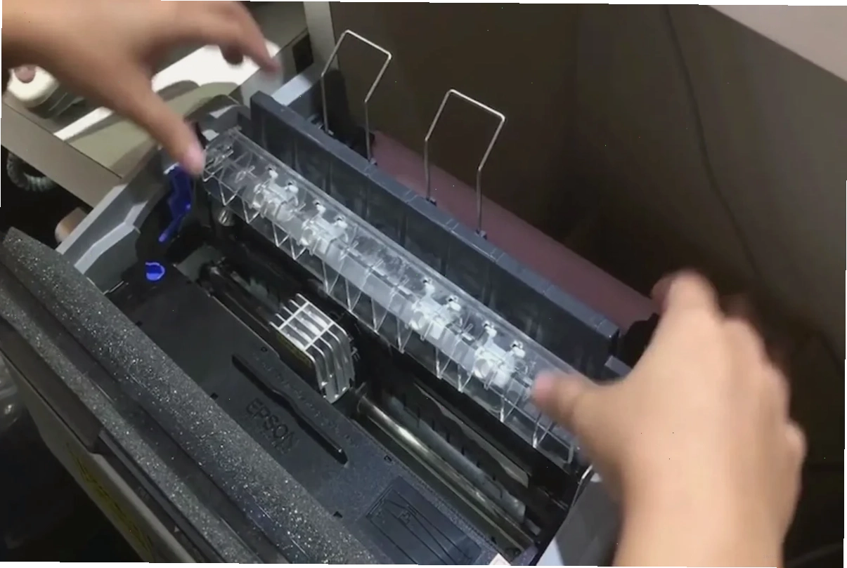 Máy in Epson L310 đang hoạt động