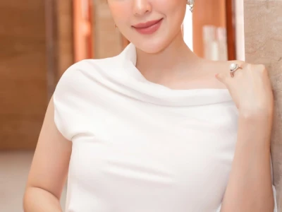 Hoa hậu Phương Lê bùng nổ quyến rũ qua bộ sưu tập ảnh mới