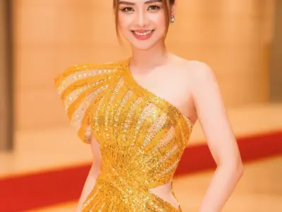 Ca sĩ Dương Hoàng Yến bùng nổ quyến rũ qua bộ sưu tập ảnh thời thượng