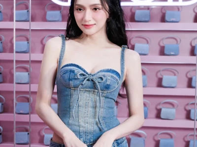 Hương Giang bùng nổ quyến rũ qua bộ sưu tập ảnh nghệ thuật