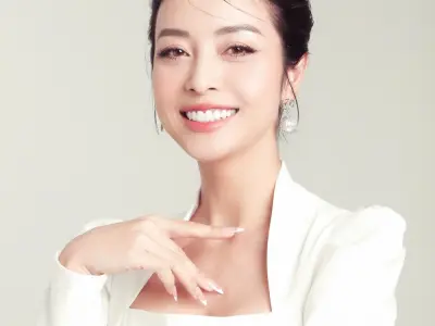 Jennifer Phạm bùng nổ quyến rũ qua bộ sưu tập ảnh nghệ thuật