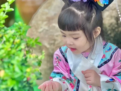 Ảnh em bé gái đáng yêu bùng nổ trong bộ sưu tập mới nhất