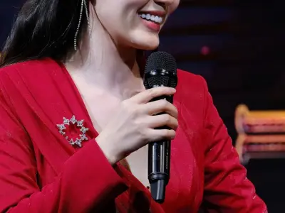 ca sĩ Phương Linh lột xác ngoạn mục với outfit thời thượng, thần thái đỉnh cao