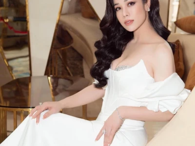 Nhật Kim Anh bùng nổ quyến rũ qua bộ sưu tập ảnh thời thượng